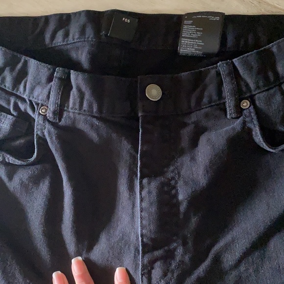 Size 34X34 H&M denim in black wash - Picture 3 of 5